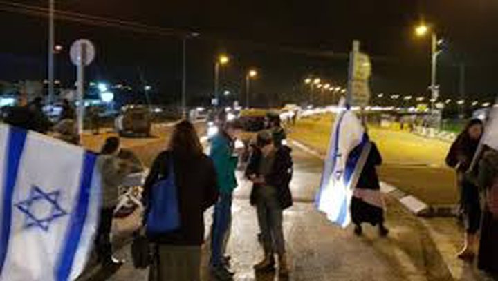 مستوطنون يعتدون على المواطنين شمال البيرة