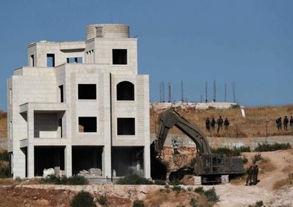 الاحتلال يخطر بهدم منزل قيد الانشاء في فروش بيت دجن
