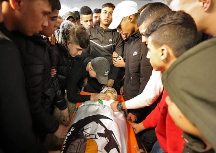 نابلس : تشييع جثمان الشهيد الفتى أحمد شحادة الى مثواه الأخير