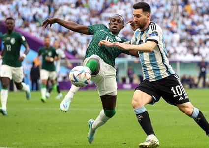 لاعبو الأرجنتين يستعينون بعائلاتهم لتجاوز صدمة السعودية