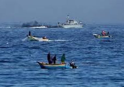 إصابة صياد بنيران بحرية الاحتلال في بحر غزة