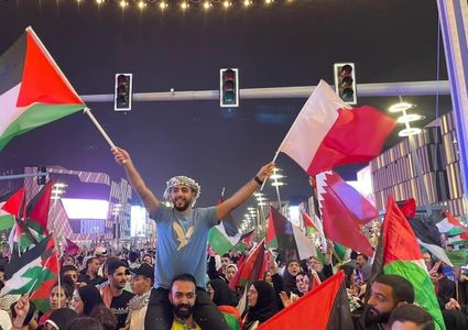 الأعلام و الكوفية الفلسطينية حاضرة في مونديال  "2022"