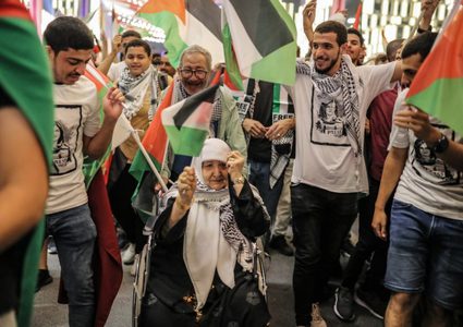 الأعلام و الكوفية الفلسطينية حاضرة في مونديال  "2022"
