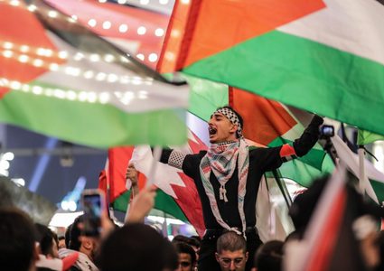 الأعلام و الكوفية الفلسطينية حاضرة في مونديال  "2022"