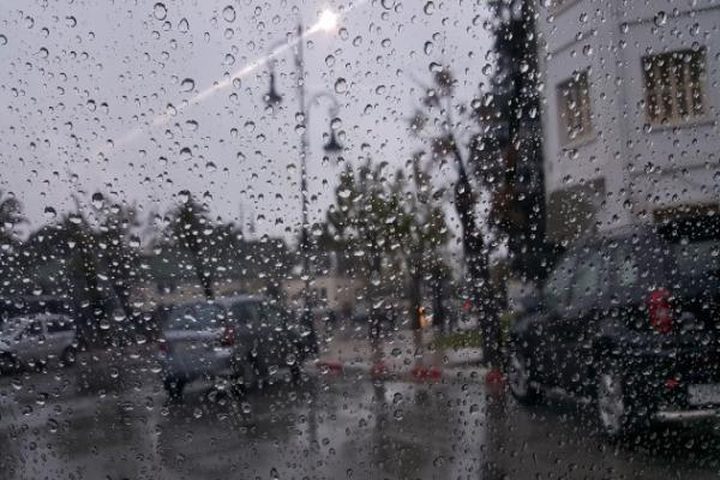 الطقس: أجواء غائمة وزخات متفرقة من الأمطار