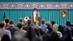 خامنئي: الغرب يسعى لإسقاط النظام الإيراني ولن ينجح أبدا