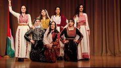 عرض للأثواب الفلسطينية في روسيا لمناسبة يوم التضامن مع شعبنا