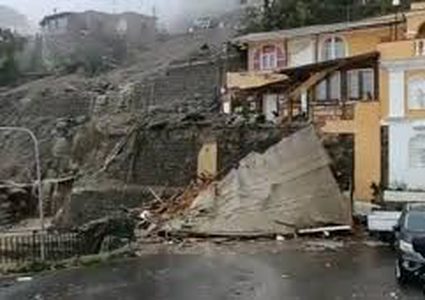 مصرع ثمانية في انزلاق تربة على جزيرة إيطالية