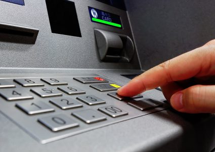 رام لله : الشرطة تقبض على مشبته بمحاولة سرقة صراف آلي