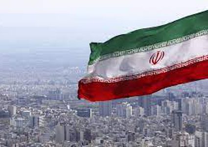 قتيل ومصابان في انفجار وسط إيران