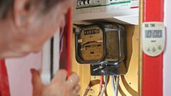 "الغارديان": سكان المملكة المتحدة يخفضون استهلاك الطاقة 10 بالمئة بشهر واحد