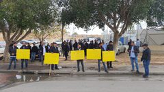 وقفة احتجاجية في رهط للمطالبة بتوفير الأمان لسائقي الحافلات بعد تعرضها للتكسير