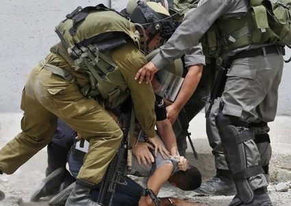 الأسير مصاروة يفقد النظر بعينه اليمنى جراء اعتداء جنود الاحتلال