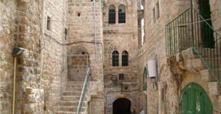 الاحتلال يمنع ترميم مكتب خدمات للبلدية وسط الخليل