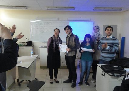 النجاح تتميز بمشاركتها في مؤتمر دولي بأيطاليا حول العلوم والفيزياء