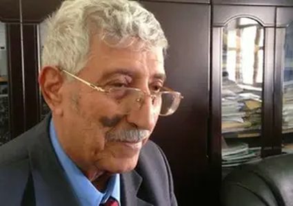 وفاة الأديب اليمني عبدالعزيز المقالح رائد الأدباء والشعراء