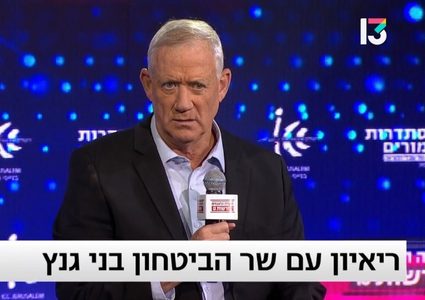 غانتس: صادقت على بناء 10 آلاف وحدة استيطانية في الضفة