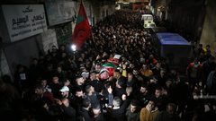 الآلاف يشيعون جثمان الشهيد بدارنة في يعبد