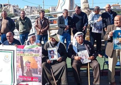 وقفة إسناد مع الأسرى وسط مدينة أريحا