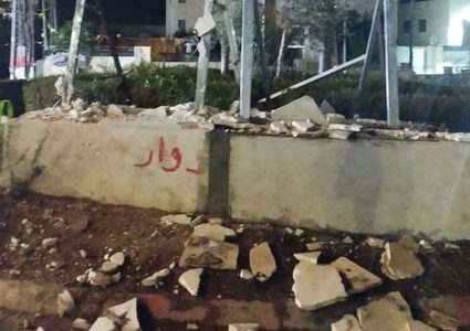 الاحتلال يقتحم عناتا ويحطم نصبا تذكاريا للشهيد عدي التميمي