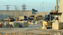 الاحتلال يبدأ بتفكيك معبر المنطار لاستبداله بجدار اسمنتي شرق غزة