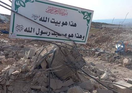 الاحتلال يهدم مسجدا في دورا جنوب الخليل