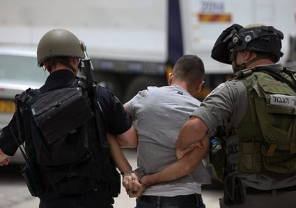قوات الاحتلال تعتقل ثلاثة فتية في مخيم شعفاط