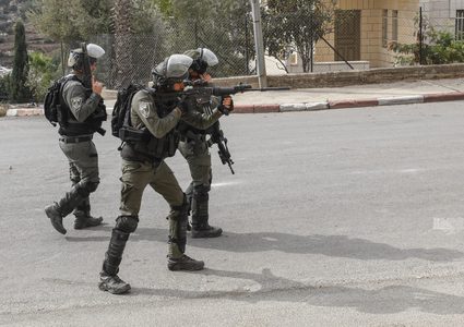 3 إصابات بالرصاص الحي المتفجر خلال مواجهات مع الاحتلال في البيرة