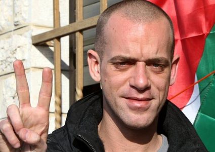 الاحتلال يقرر الإبقاء على المعتقل الإداري الحموري في السجن لحين البت بقرار إبعاد