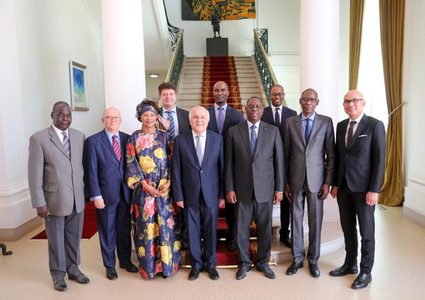 السفير منصور يطلع الرئيس السنغالي على آخر التطورات في فلسطين