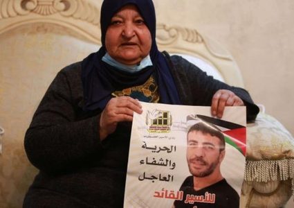 عائلة الأسير أبو حميد: نطالب الصليب الأحمر بالتدخل لنقله لمستشفى مدني