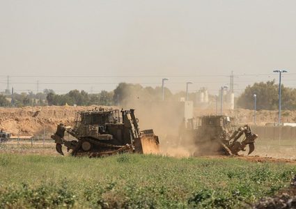 آليات الاحتلال تتوغل في أراضي المواطنين شمالي قطاع غزة