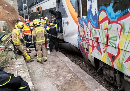 إصابة 155 شخصاً في تصادم قطارين بكتالونيا الإسبانية