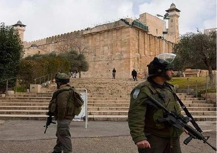 الأوقاف تستنكر استباحة الاحتلال لساحات الحرم الإبراهيمي
