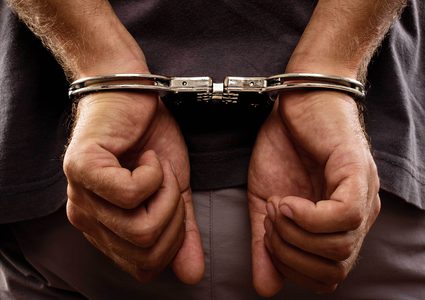 الاحتلال يعتقل ثلاثة مواطنين من الخليل