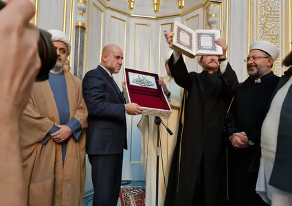 الهباش يهدي نسخة من مصحف المسجد الأقصى إلى مفتي روسيا