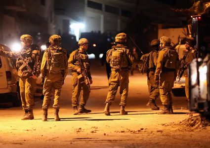 قوات الاحتلال تعتقل شابا قرب الحرم الإبراهيمي