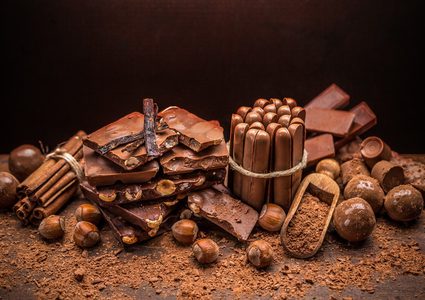 الشوكولاتة الداكنة.. 7 "فوائد سحرية" تغير حياتك وتقوي صحتك