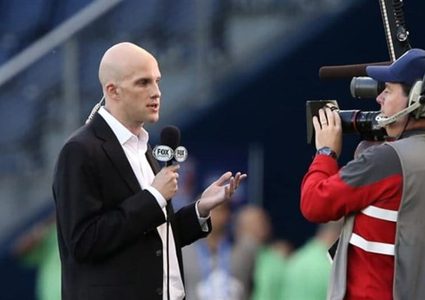 وفاة صحفي شهير خلال مباراة الأرجنتين وهولندا