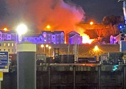 قتيل وأكثر من 10 مفقودين في انفجار بمبنى سكني في جزيرة جيرزي البريطانية