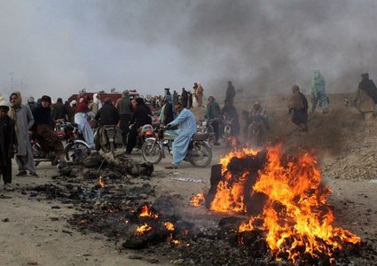 قوات أفغانية تقتل 6 مدنيين في إطلاق نار عبر الحدود