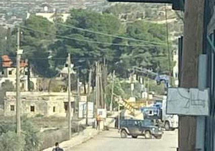 الاحتلال ينصب بوابة حديدية على مدخل اللبن الشرقية