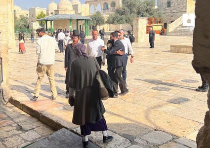 إزالة لافتات تمنع دخول المستوطنين للأقصى