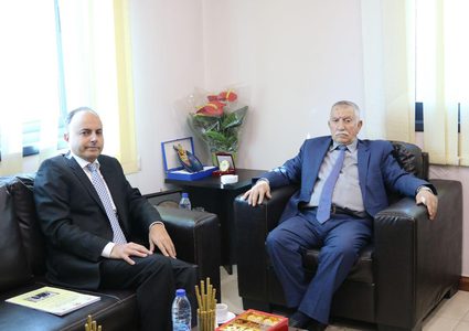 التميمي يطلع السفير المصري على التطورات الفلسطينية