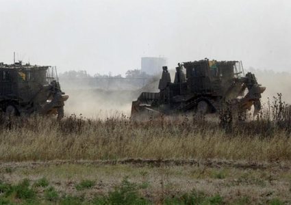 آليات الاحتلال تتوغل شرق غزة وسط أعمال تجريف