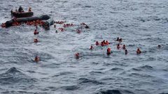 مصرع 4 مهاجرين على الأقل بعد غرق مركبهم في بحر المانش