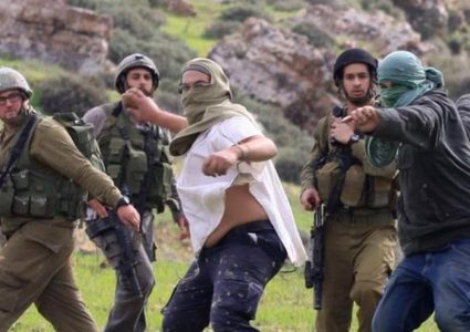 مستوطنون يهاجمون مسنا ويصيبونه برضوض جنوب بيت لحم