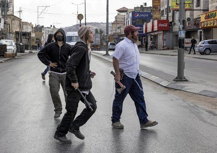 مستوطنون يهاجمون مسنا ويصيبونه برضوض جنوب بيت لحم