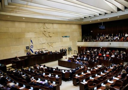 الكنيست تصادق بالقراءة الأولى على قانون يسمح بتعيين وزير مدان جنائيا