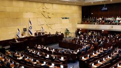 الكنيست الاسرائيلي يصادق على قانوني سموتريتش ودرعي بالقراءة الأولى